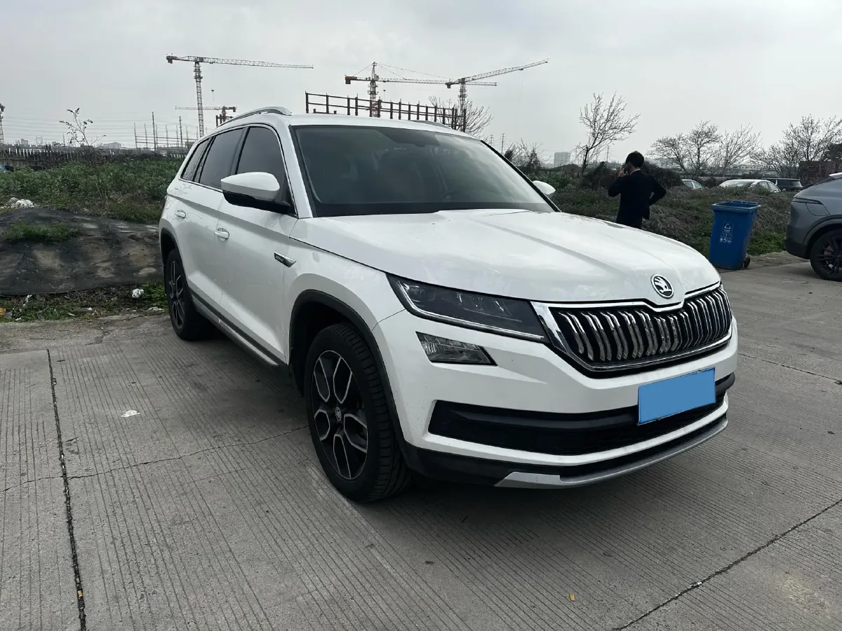 2019 Skoda Superb 2.0T 220HP L4 7DCT,autocango,china used car exporter,china ev exporter,chinese used car exporter,chinese used ev exporter