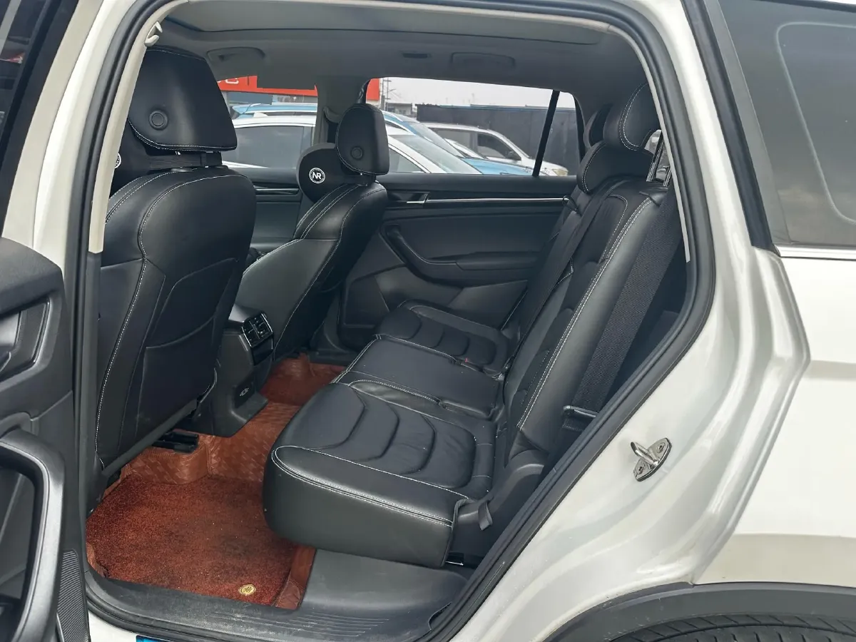 2019 Skoda Superb 2.0T 220HP L4 7DCT,autocango,china used car exporter,china ev exporter,chinese used car exporter,chinese used ev exporter