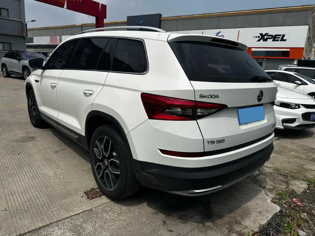 2019 Skoda Superb 2.0T 220HP L4 7DCT,autocango,china used car exporter,china ev exporter,chinese used car exporter,chinese used ev exporter
