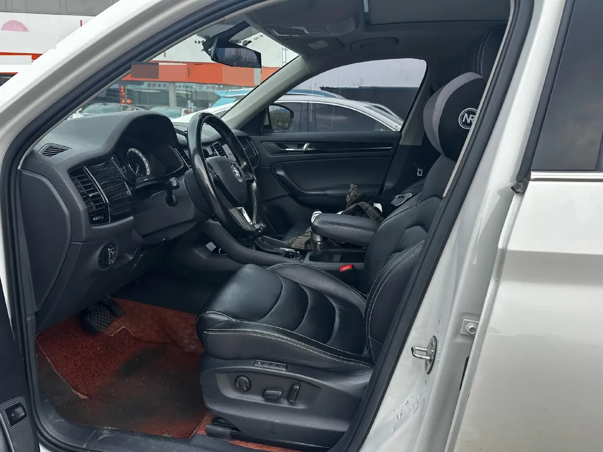 2019 Skoda Superb 2.0T 220HP L4 7DCT,autocango,china used car exporter,china ev exporter,chinese used car exporter,chinese used ev exporter