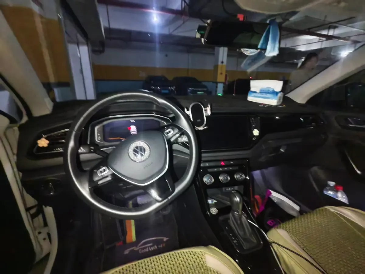 2022 Volkswagen T-Roc 1.4T 150HP L4 7DCT,autocango,china used car exporter,china ev exporter,chinese used car exporter,chinese used ev exporter