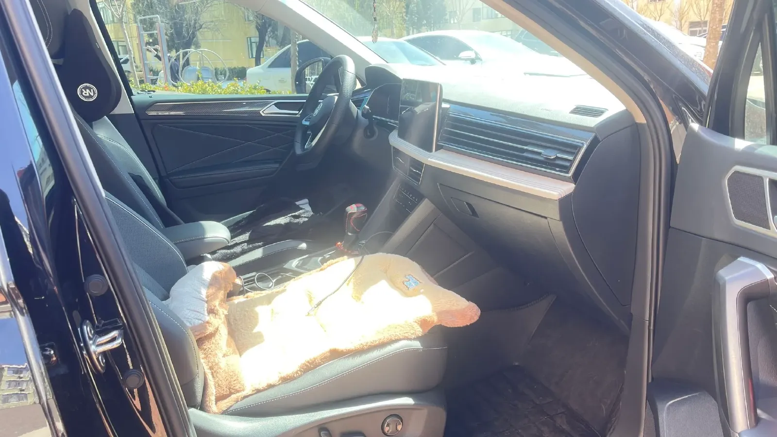 2024 Volkswagen Tiguan L 2.0T 186HP L4 7DCT,autocango,china used car exporter,china ev exporter,chinese used car exporter,chinese used ev exporter