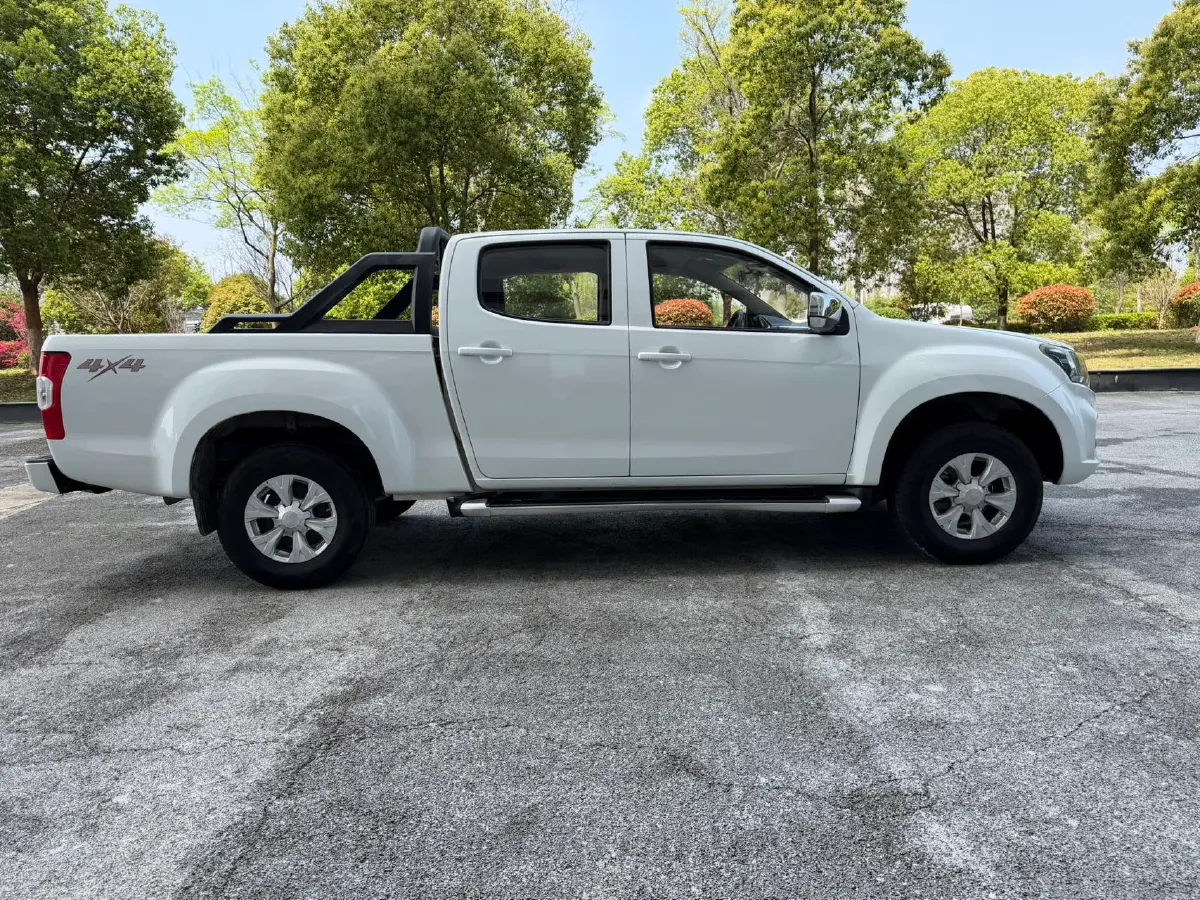2022 Isuzu RE-MAX Jim 2.4T 211HP L4 5MT,autocango,china used car exporter,china ev exporter,chinese used car exporter,chinese used ev exporter