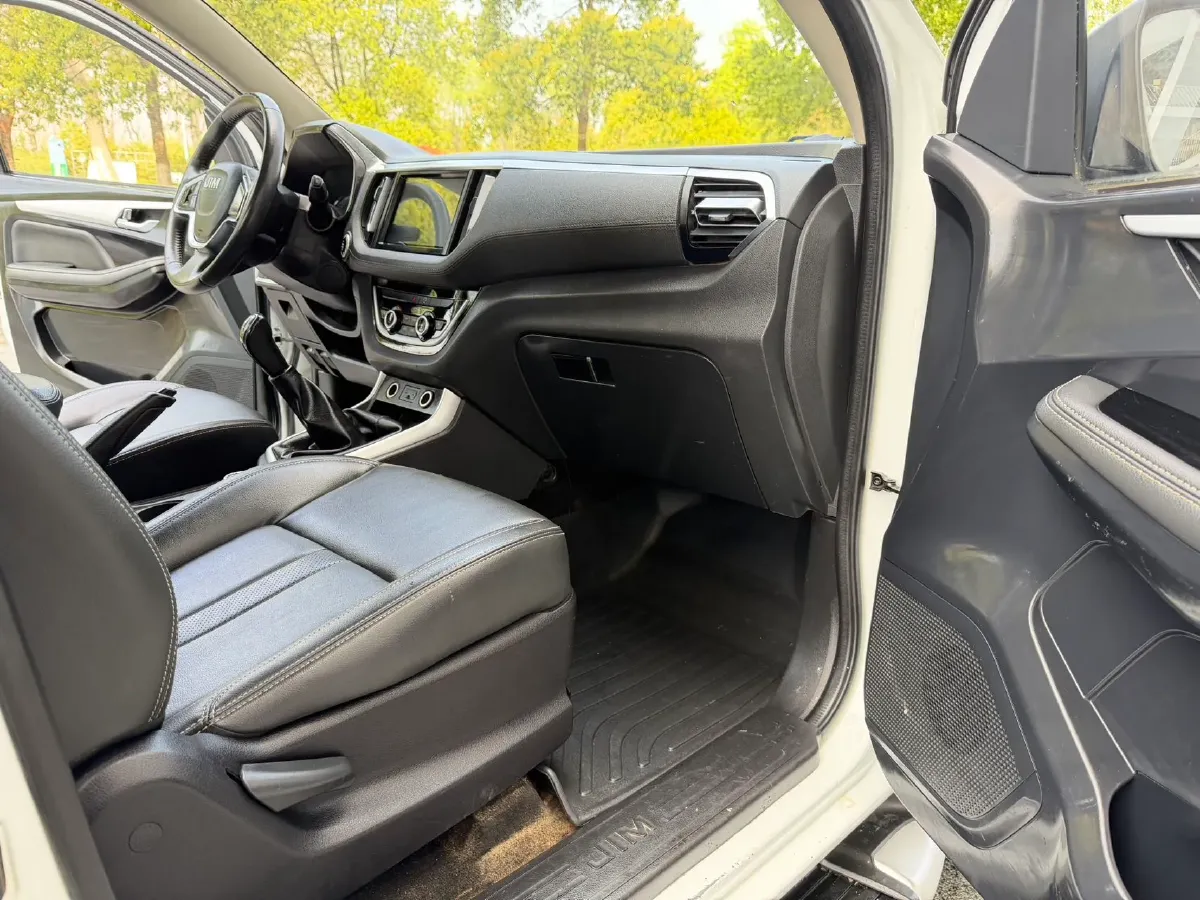 2022 Isuzu RE-MAX Jim 2.4T 211HP L4 5MT,autocango,china used car exporter,china ev exporter,chinese used car exporter,chinese used ev exporter