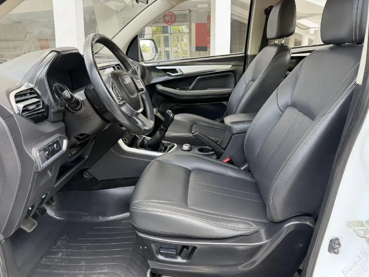 2022 Isuzu RE-MAX Jim 2.4T 211HP L4 5MT,autocango,china used car exporter,china ev exporter,chinese used car exporter,chinese used ev exporter