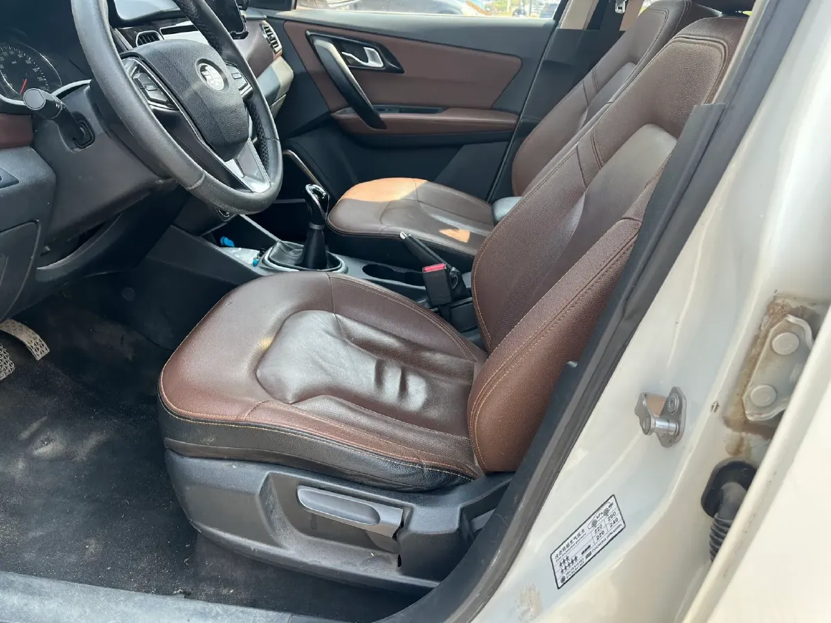 2017 FAW Senia R7 1.6L 116HP L4 5MT,autocango,china used car exporter,china ev exporter,chinese used car exporter,chinese used ev exporter