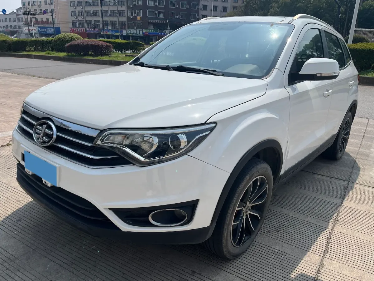 2017 FAW Senia R7 1.6L 116HP L4 5MT,autocango,china used car exporter,china ev exporter,chinese used car exporter,chinese used ev exporter