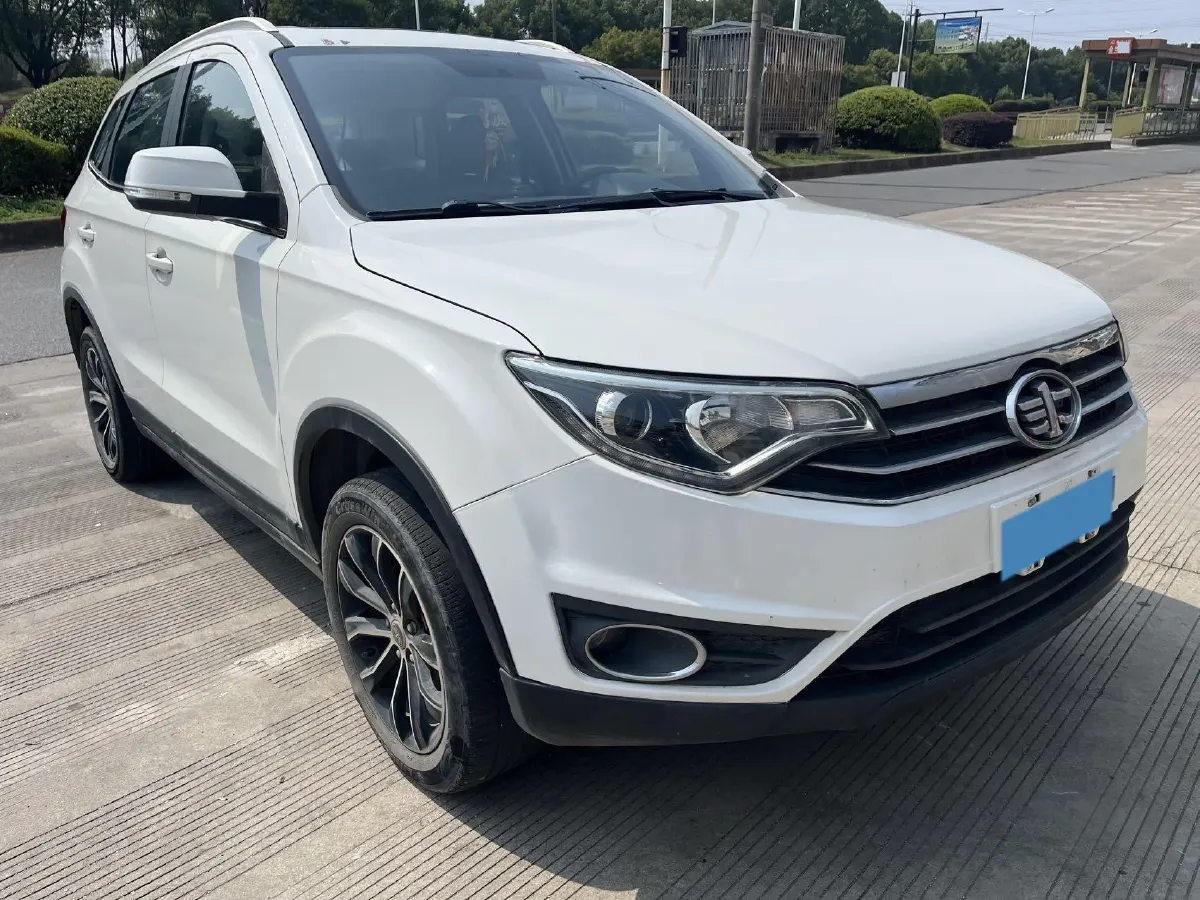 2017 FAW Senia R7 1.6L 116HP L4 5MT,autocango,china used car exporter,china ev exporter,chinese used car exporter,chinese used ev exporter