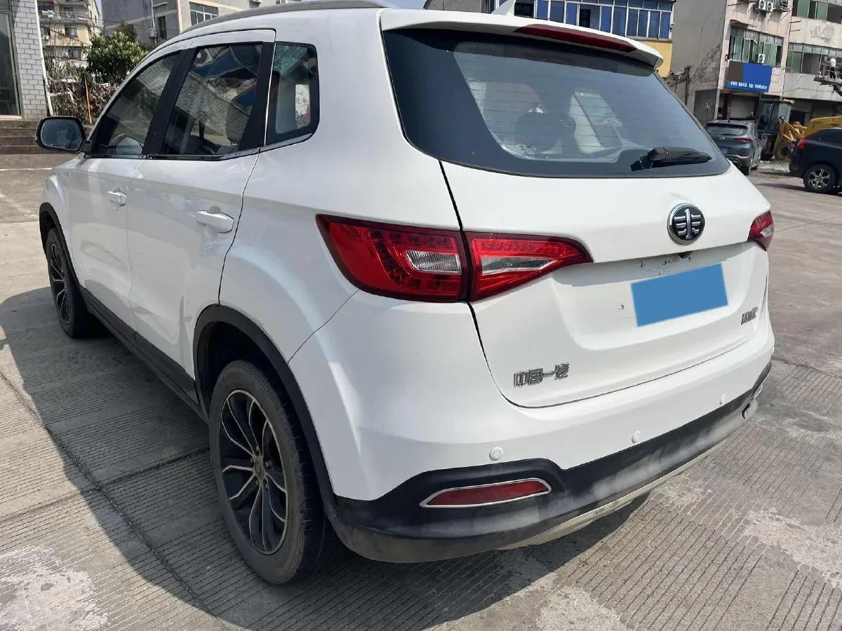 2017 FAW Senia R7 1.6L 116HP L4 5MT,autocango,china used car exporter,china ev exporter,chinese used car exporter,chinese used ev exporter