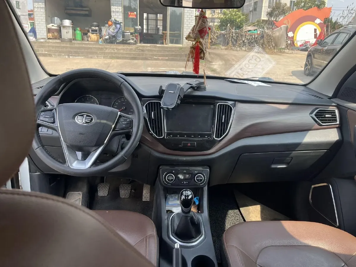 2017 FAW Senia R7 1.6L 116HP L4 5MT,autocango,china used car exporter,china ev exporter,chinese used car exporter,chinese used ev exporter