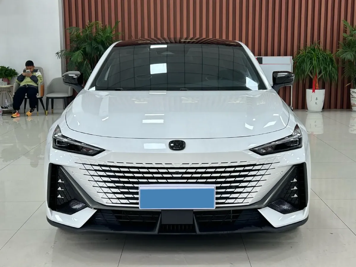 2025 ChangAn UNI-V 1.5T 192HP L4 7DCT,autocango,china used car exporter,china ev exporter,chinese used car exporter,chinese used ev exporter