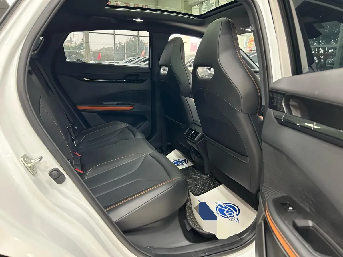 2025 ChangAn UNI-V 1.5T 192HP L4 7DCT,autocango,china used car exporter,china ev exporter,chinese used car exporter,chinese used ev exporter