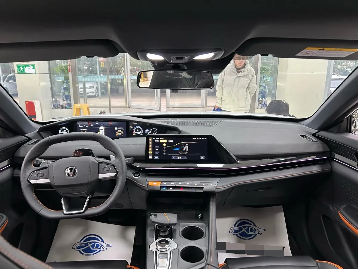 2025 ChangAn UNI-V 1.5T 192HP L4 7DCT,autocango,china used car exporter,china ev exporter,chinese used car exporter,chinese used ev exporter