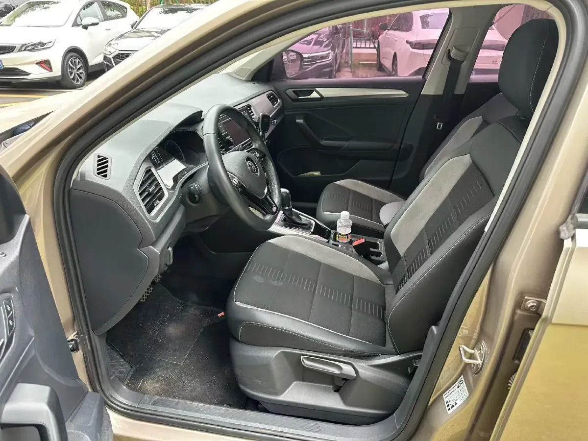 2020 Volkswagen T-Roc 1.4T 150HP L4 7DCT,autocango,china used car exporter,china ev exporter,chinese used car exporter,chinese used ev exporter