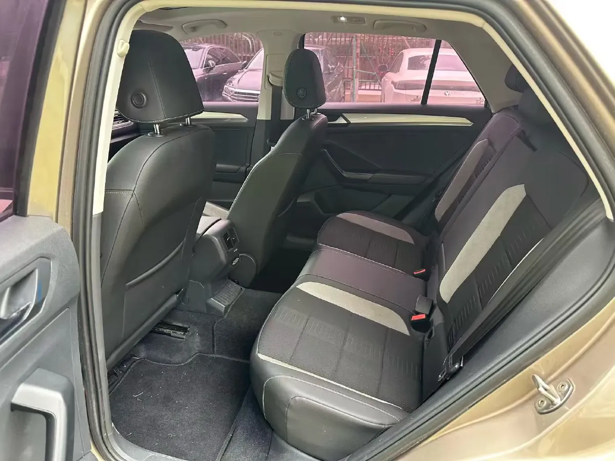 2020 Volkswagen T-Roc 1.4T 150HP L4 7DCT,autocango,china used car exporter,china ev exporter,chinese used car exporter,chinese used ev exporter