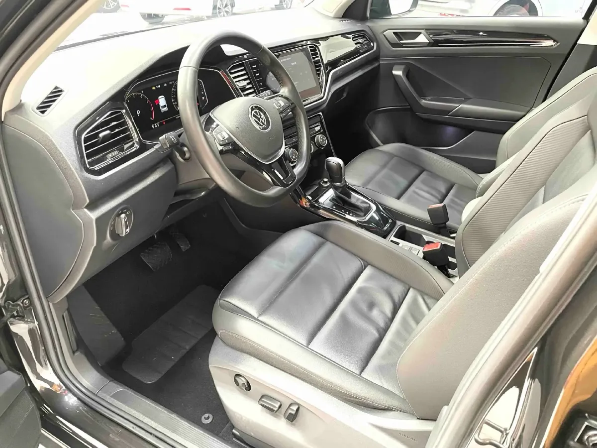 2022 Volkswagen T-Roc 1.4T 150HP L4 7DCT,autocango,china used car exporter,china ev exporter,chinese used car exporter,chinese used ev exporter