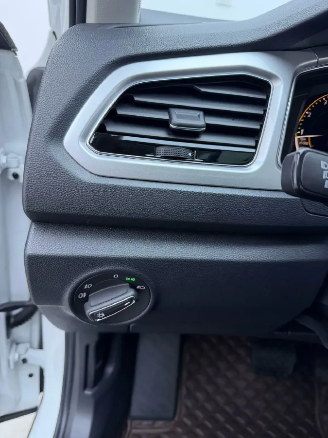 2022 Volkswagen T-Roc 1.4T 150HP L4 7DCT,autocango,china used car exporter,china ev exporter,chinese used car exporter,chinese used ev exporter