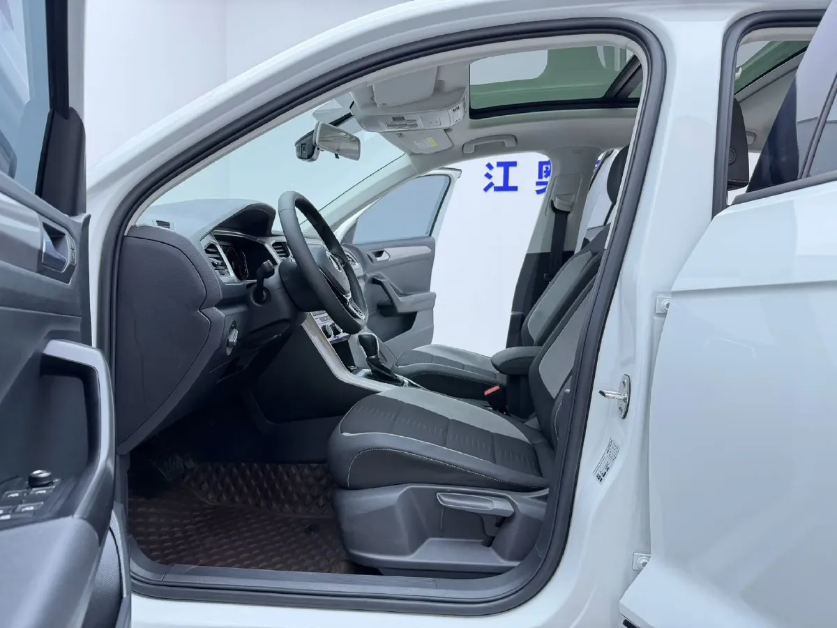 2022 Volkswagen T-Roc 1.4T 150HP L4 7DCT,autocango,china used car exporter,china ev exporter,chinese used car exporter,chinese used ev exporter