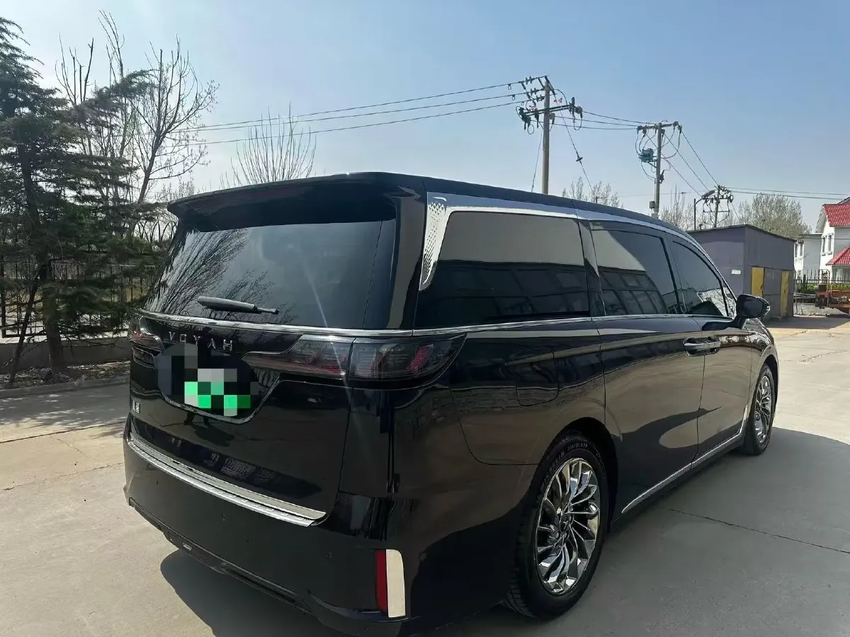 2022 Voyah Dream 1.5T 136HP L4 PHEV 25.57KWH,autocango,china used car exporter,china ev exporter,chinese used car exporter,chinese used ev exporter