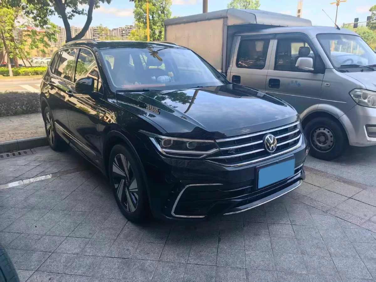 2023 Volkswagen Tiguan L 2.0T 186HP L4 7DCT,autocango,china used car exporter,china ev exporter,chinese used car exporter,chinese used ev exporter