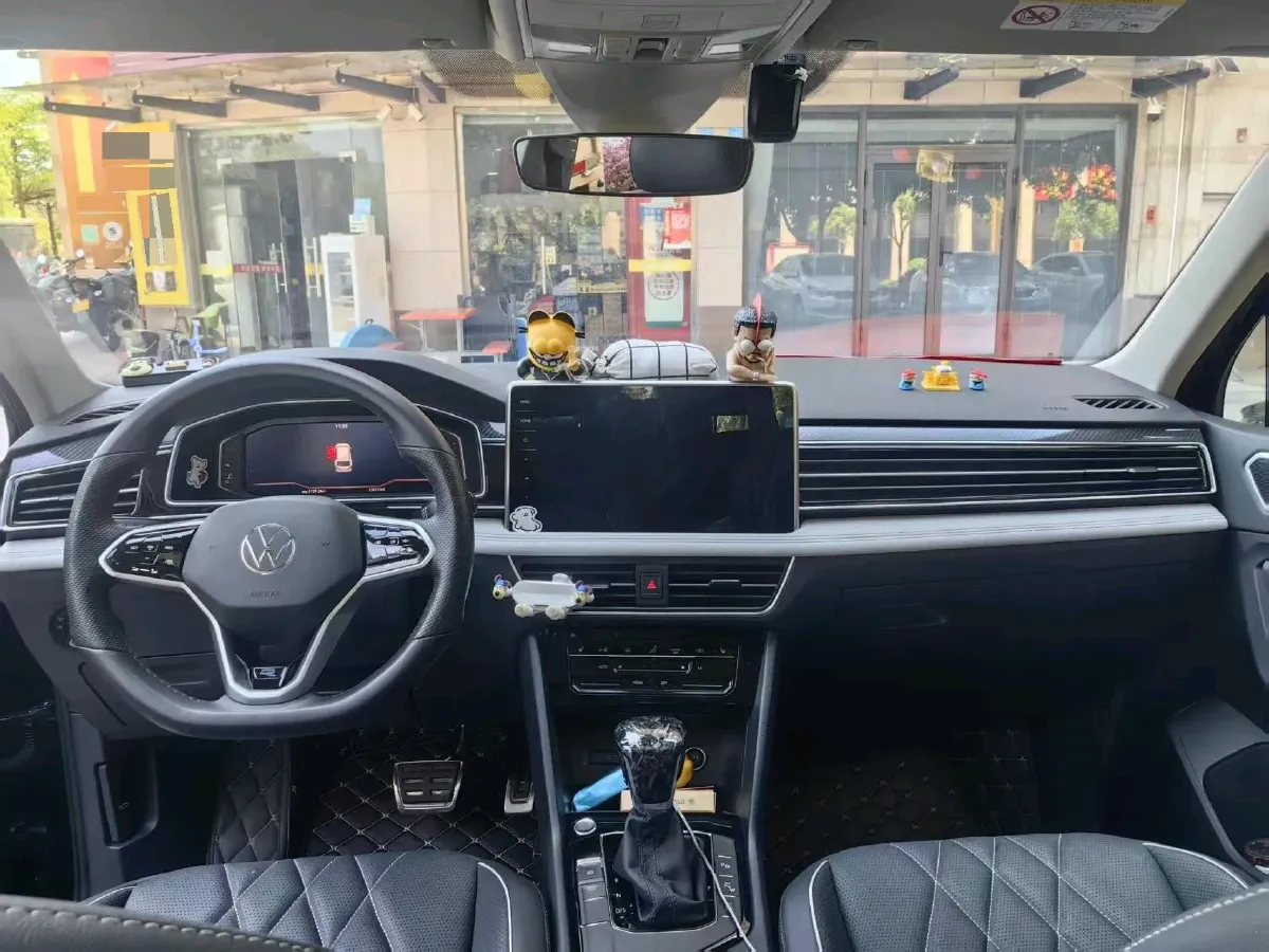 2023 Volkswagen Tiguan L 2.0T 186HP L4 7DCT,autocango,china used car exporter,china ev exporter,chinese used car exporter,chinese used ev exporter