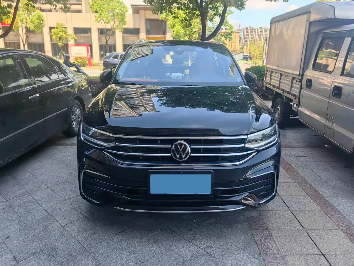2023 Volkswagen Tiguan L 2.0T 186HP L4 7DCT,autocango,china used car exporter,china ev exporter,chinese used car exporter,chinese used ev exporter