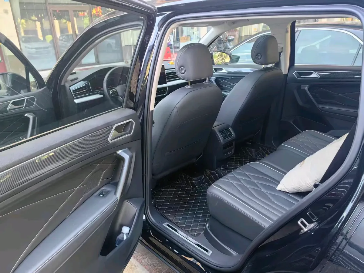 2023 Volkswagen Tiguan L 2.0T 186HP L4 7DCT,autocango,china used car exporter,china ev exporter,chinese used car exporter,chinese used ev exporter