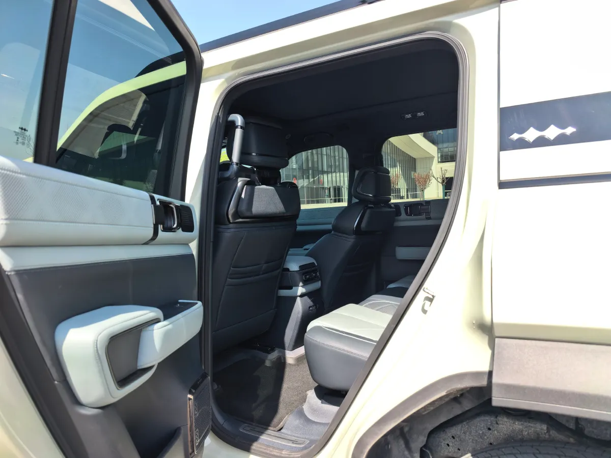 2023 FangChengBao Bao 5 1.5T 194HP L4 E-CVT PHEV 31.8KWH,autocango,china used car exporter,china ev exporter,chinese used car exporter,chinese used ev exporter