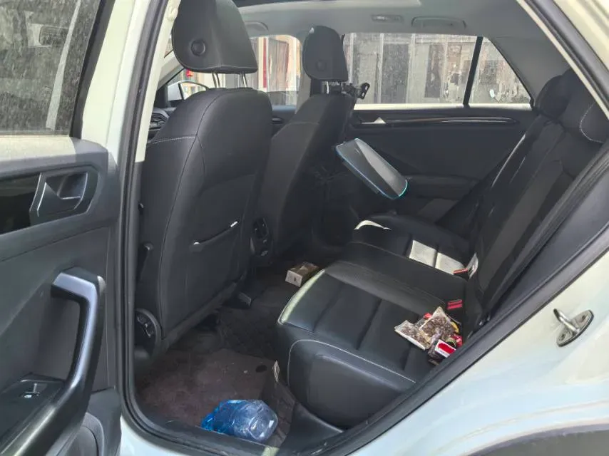 2021 Volkswagen T-Roc 1.4T 150HP L4 7DCT,autocango,china used car exporter,china ev exporter,chinese used car exporter,chinese used ev exporter