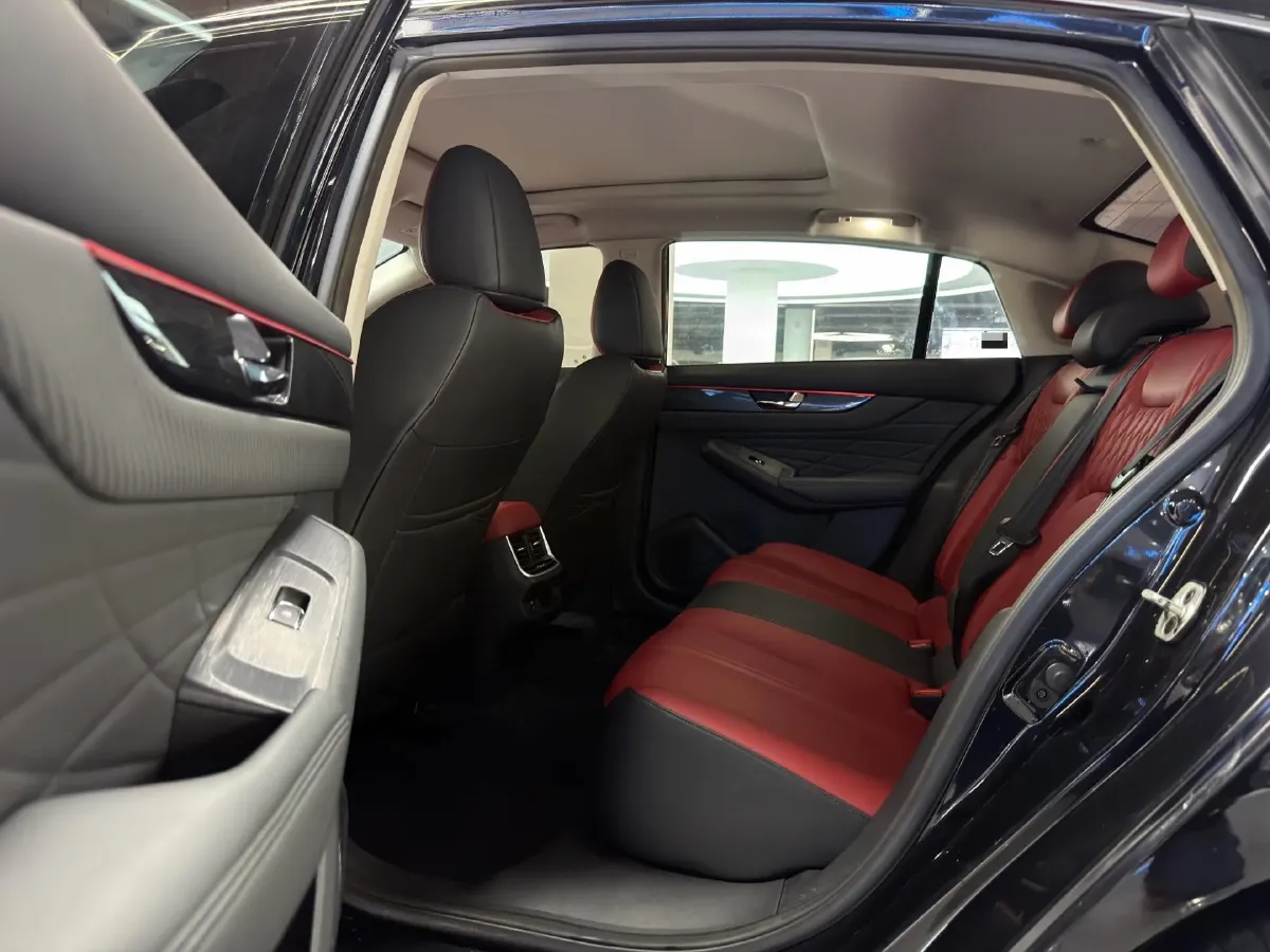 2021 DongFeng Aeolus YiXuan MAX 1.5T 190HP L4 7DCT,autocango,china used car exporter,china ev exporter,chinese used car exporter,chinese used ev exporter