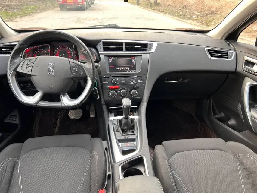 2016 DS 6 1.6T 167HP L4 6AT,autocango,china used car exporter,china ev exporter,chinese used car exporter,chinese used ev exporter