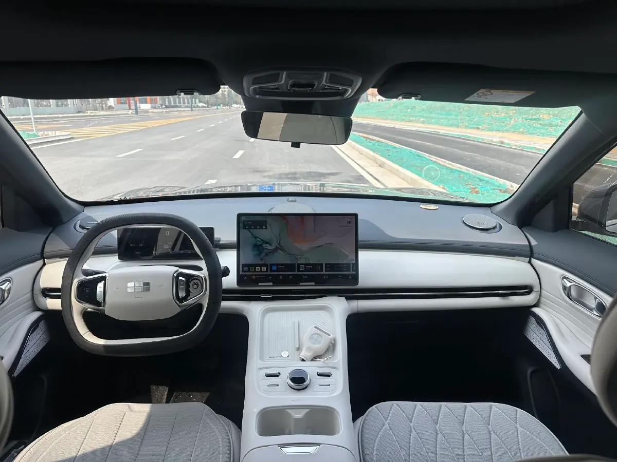 2025 LanDian E5 PLUS 1.5L 95HP L4 E-CVT PHEV 25KWH,autocango,china used car exporter,china ev exporter,chinese used car exporter,chinese used ev exporter