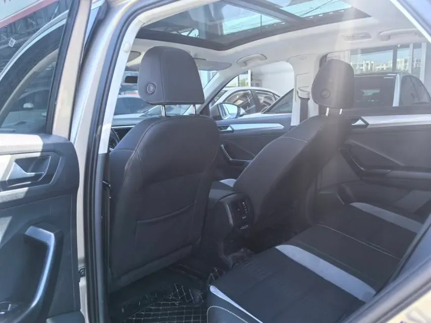 2022 Volkswagen T-Roc 1.4T 150HP L4 7DCT,autocango,china used car exporter,china ev exporter,chinese used car exporter,chinese used ev exporter