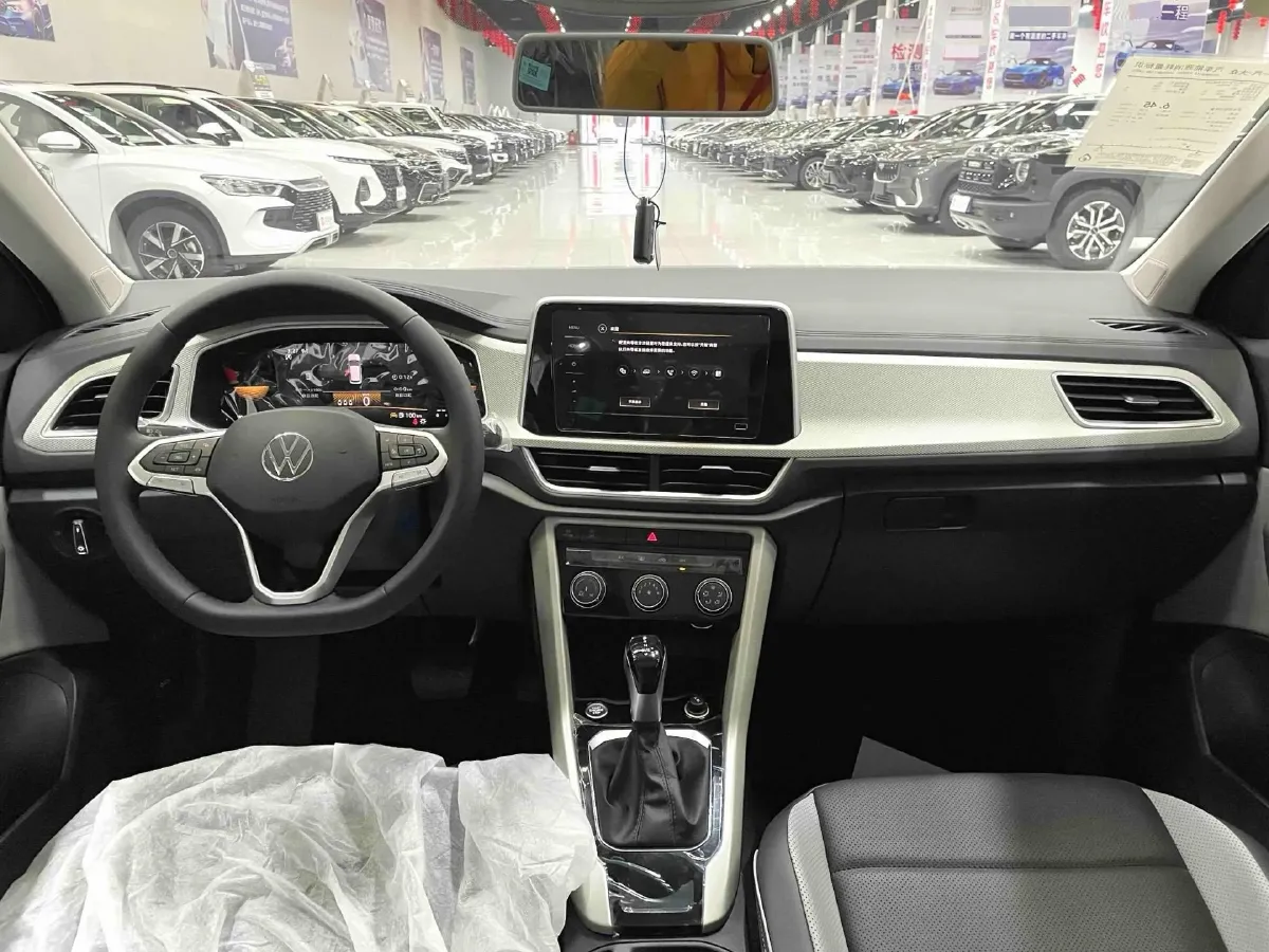 2025 Volkswagen T-Roc 1.4T 150HP L4 7DCT,autocango,china used car exporter,china ev exporter,chinese used car exporter,chinese used ev exporter