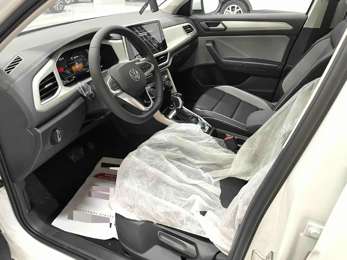 2025 Volkswagen T-Roc 1.4T 150HP L4 7DCT,autocango,china used car exporter,china ev exporter,chinese used car exporter,chinese used ev exporter