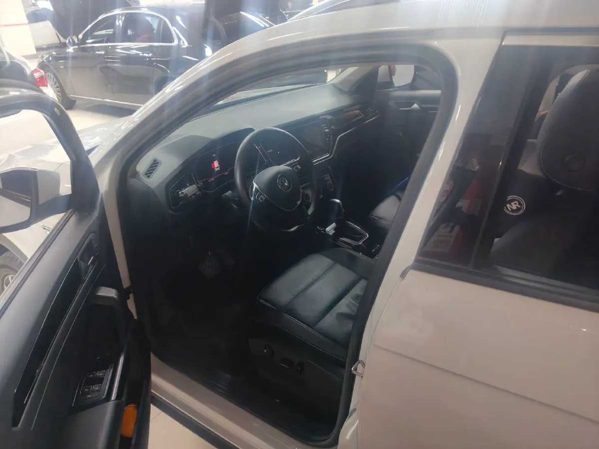 2021 Volkswagen T-Roc 1.4T 150HP L4 7DCT,autocango,china used car exporter,china ev exporter,chinese used car exporter,chinese used ev exporter