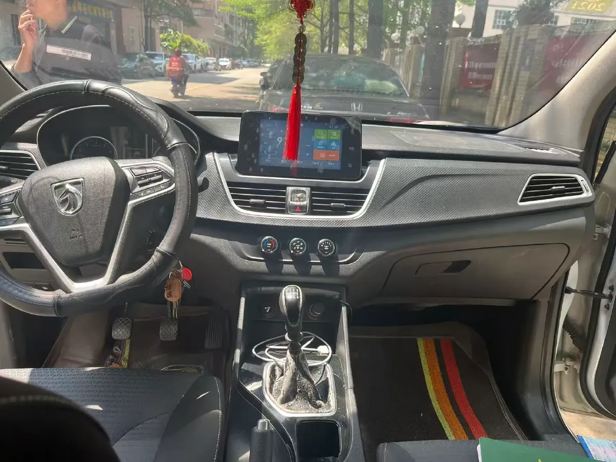 2019 BaoJun 730 1.5L 112HP L4 6MT,autocango,china used car exporter,china ev exporter,chinese used car exporter,chinese used ev exporter