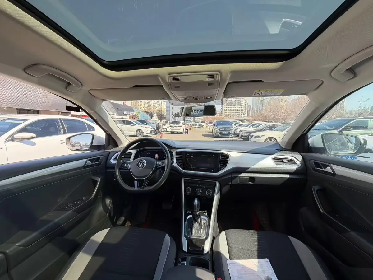 2022 Volkswagen T-Roc 1.4T 150HP L4 7DCT,autocango,china used car exporter,china ev exporter,chinese used car exporter,chinese used ev exporter