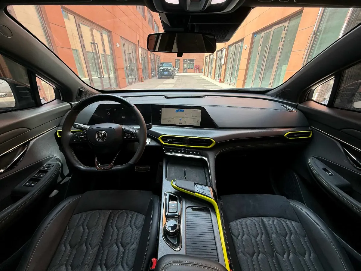 2022 ChangAn UNI-T 1.5T 188HP L4 7DCT,autocango,china used car exporter,china ev exporter,chinese used car exporter,chinese used ev exporter