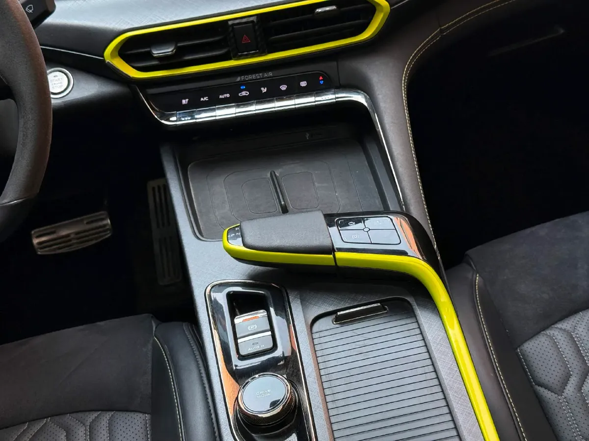 2022 ChangAn UNI-T 1.5T 188HP L4 7DCT,autocango,china used car exporter,china ev exporter,chinese used car exporter,chinese used ev exporter