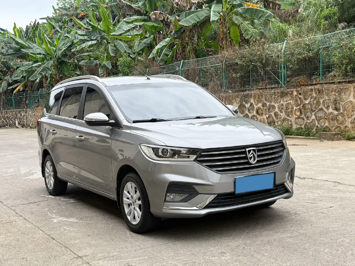 2019 BaoJun 360 1.5L 105HP L4 CVT,autocango,china used car exporter,china ev exporter,chinese used car exporter,chinese used ev exporter