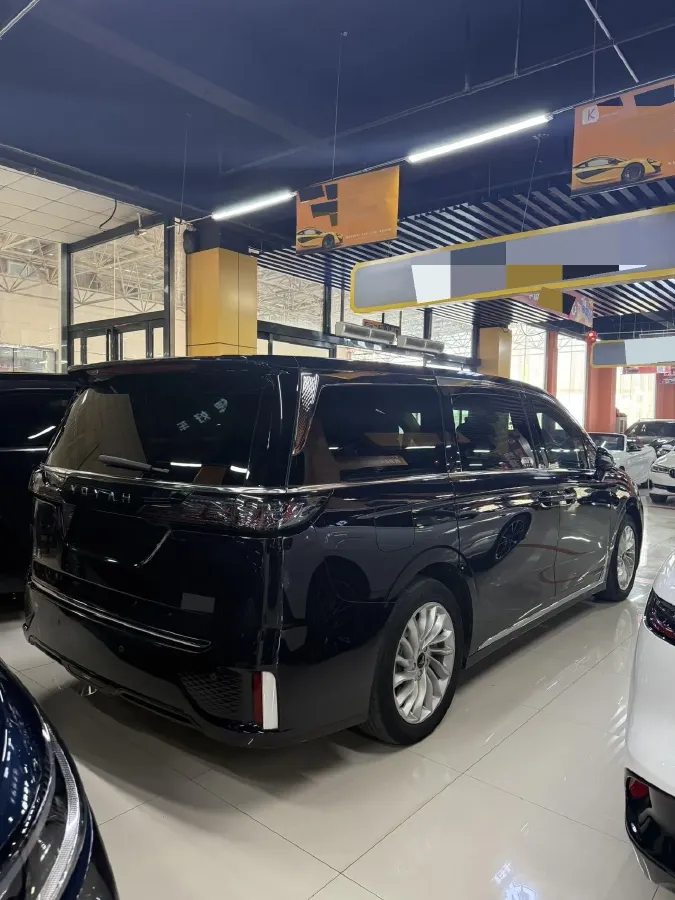 2022 Voyah Dream 1.5T 136HP L4 PHEV 25.57KWH,autocango,china used car exporter,china ev exporter,chinese used car exporter,chinese used ev exporter