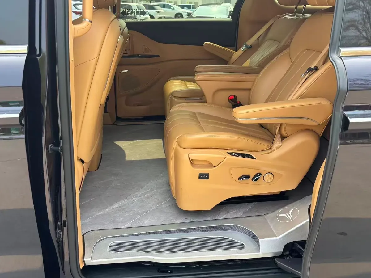 2022 Voyah Dream 1.5T 136HP L4 PHEV 25.57KWH,autocango,china used car exporter,china ev exporter,chinese used car exporter,chinese used ev exporter