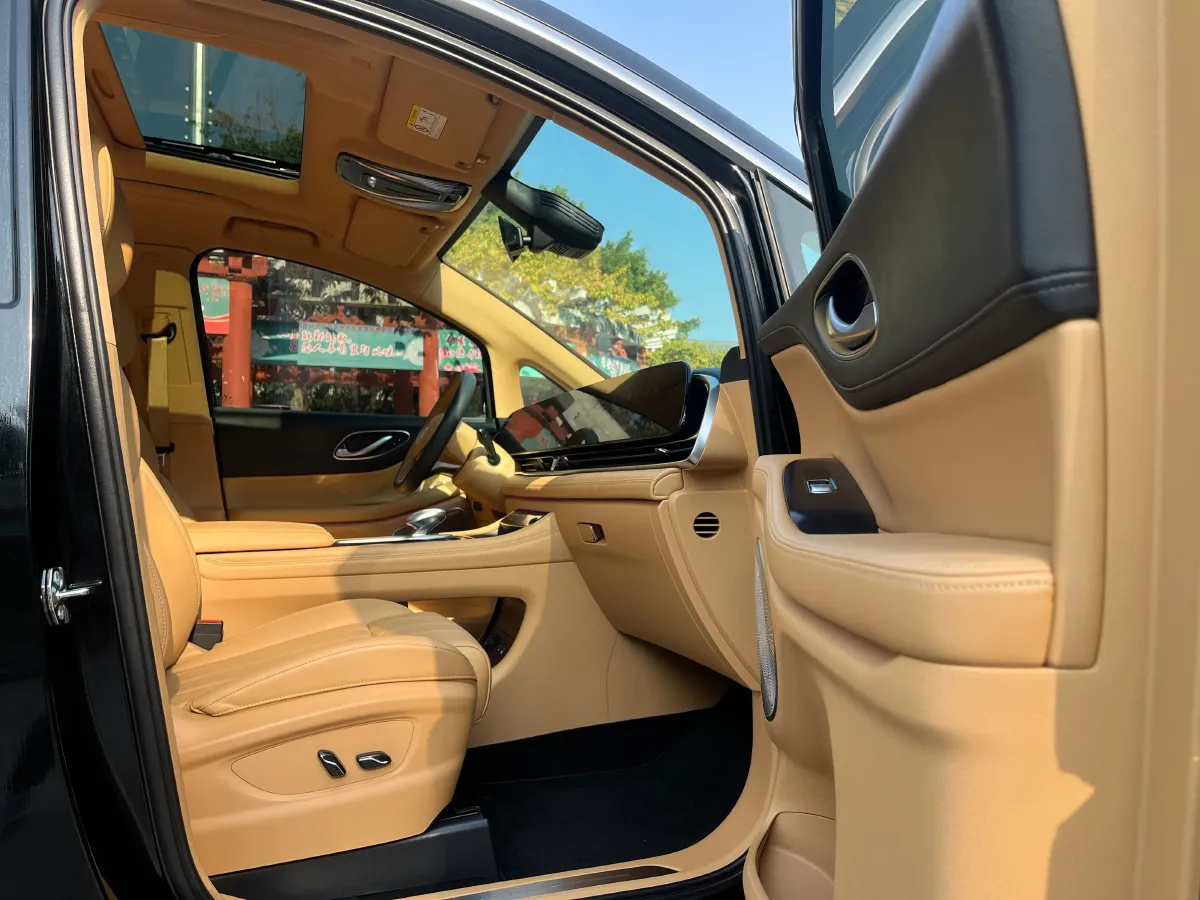 2024 Voyah Dream 1.5T 150HP L4 PHEV 43KWH,autocango,china used car exporter,china ev exporter,chinese used car exporter,chinese used ev exporter