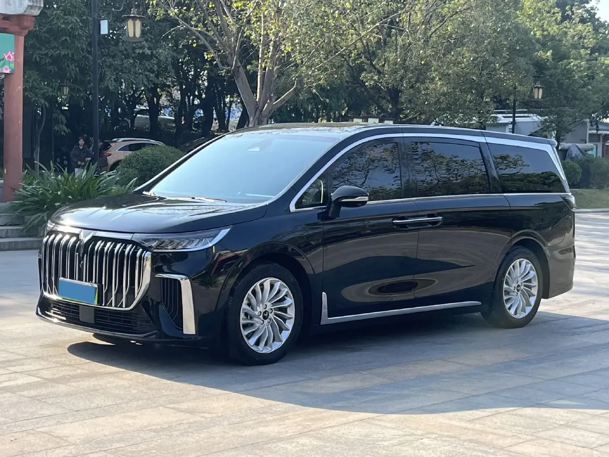 2024 Voyah Dream 1.5T 150HP L4 PHEV 43KWH,autocango,china used car exporter,china ev exporter,chinese used car exporter,chinese used ev exporter