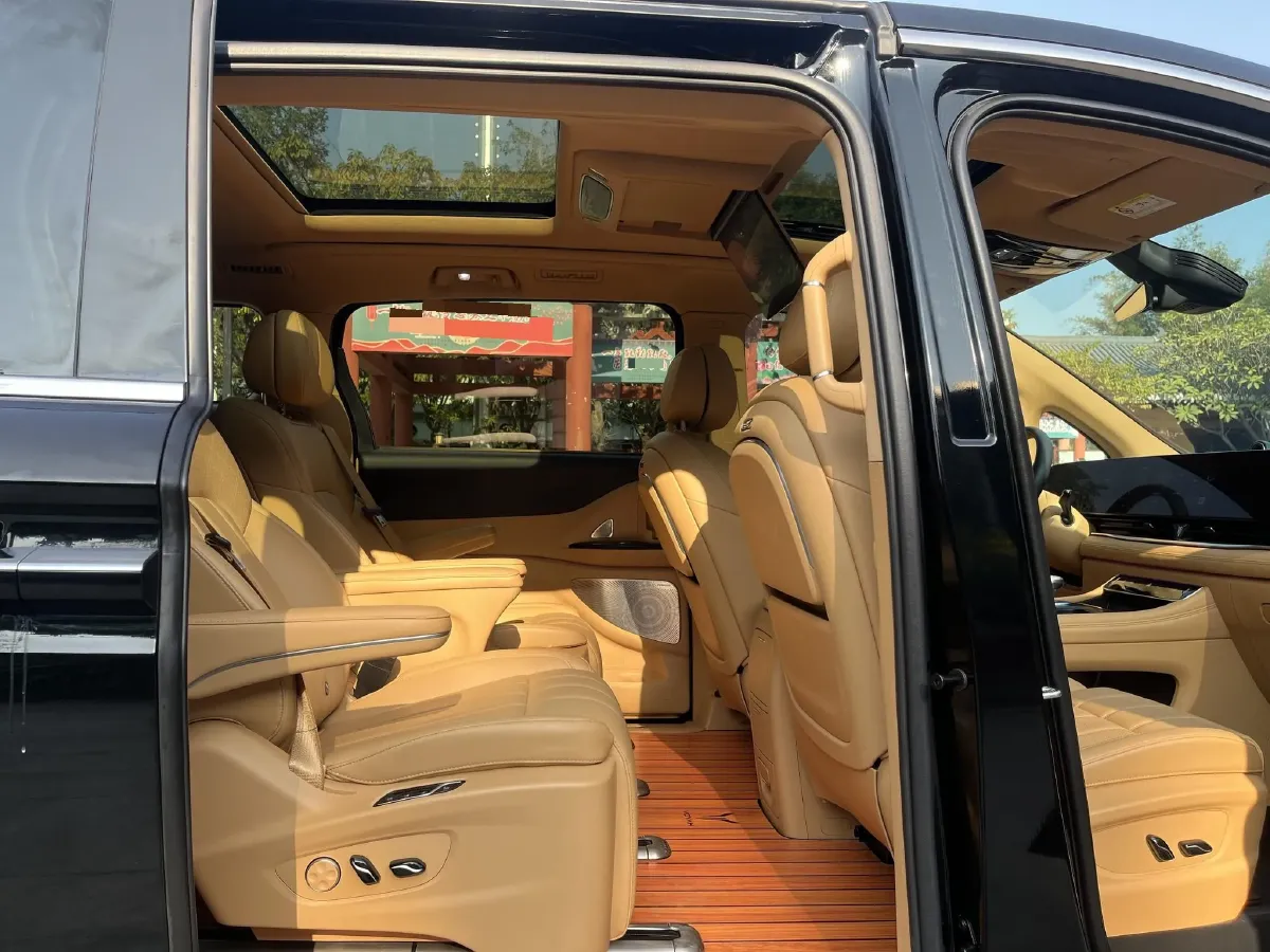 2024 Voyah Dream 1.5T 150HP L4 PHEV 43KWH,autocango,china used car exporter,china ev exporter,chinese used car exporter,chinese used ev exporter