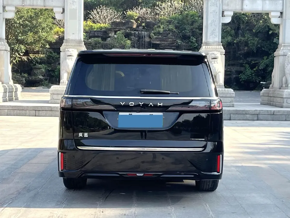 2024 Voyah Dream 1.5T 150HP L4 PHEV 43KWH,autocango,china used car exporter,china ev exporter,chinese used car exporter,chinese used ev exporter
