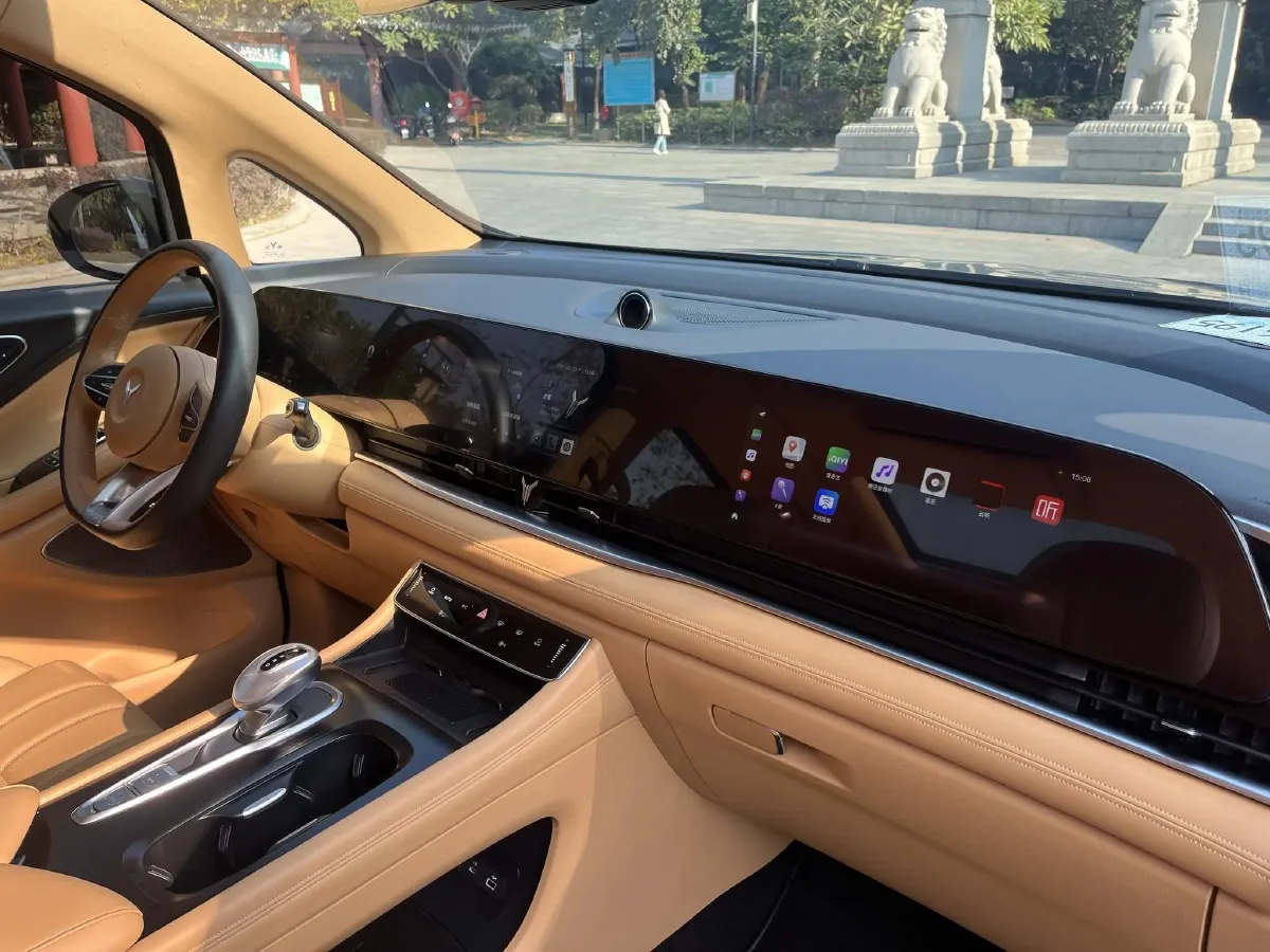 2024 Voyah Dream 1.5T 150HP L4 PHEV 43KWH,autocango,china used car exporter,china ev exporter,chinese used car exporter,chinese used ev exporter