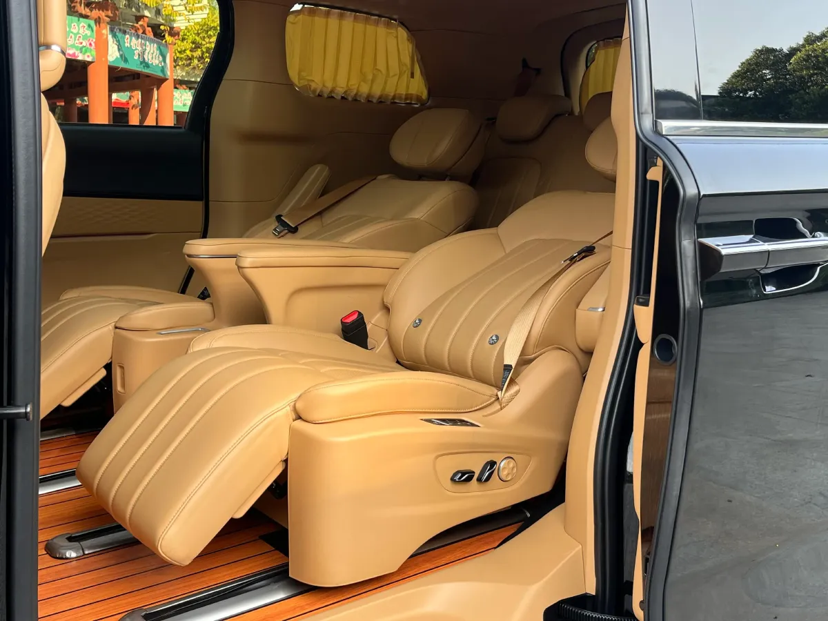 2024 Voyah Dream 1.5T 150HP L4 PHEV 43KWH,autocango,china used car exporter,china ev exporter,chinese used car exporter,chinese used ev exporter