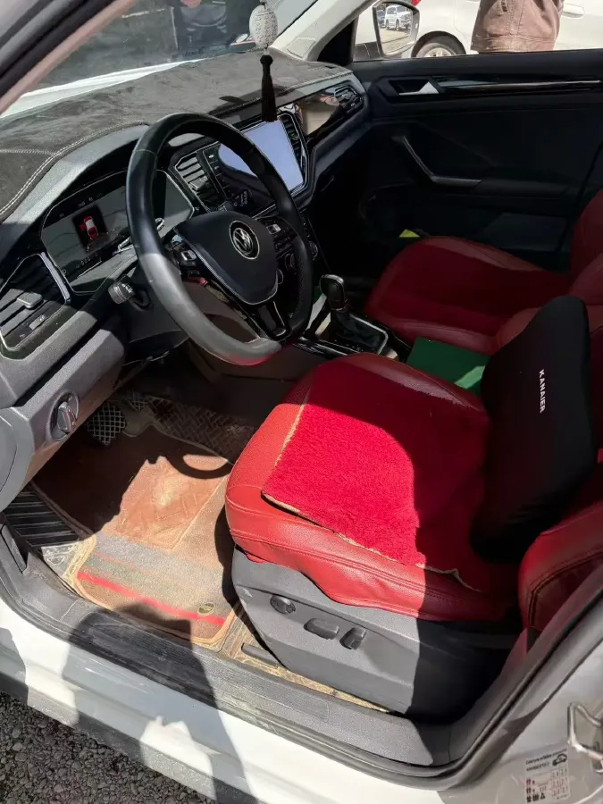 2022 Volkswagen T-Roc 1.4T 150HP L4 7DCT,autocango,china used car exporter,china ev exporter,chinese used car exporter,chinese used ev exporter